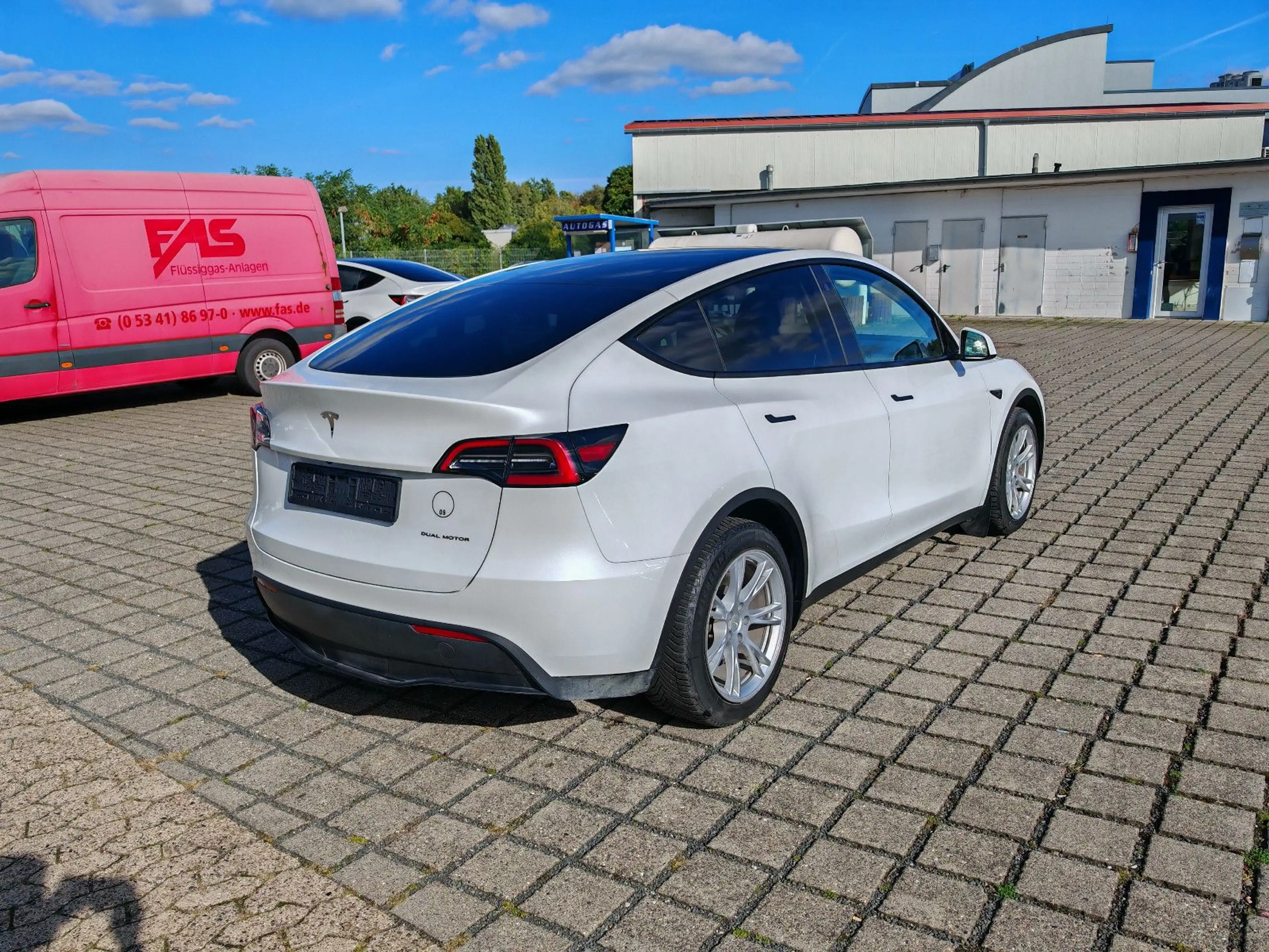 Tesla Model Y LongRange AWD |  SoH 91,8% — photo 11