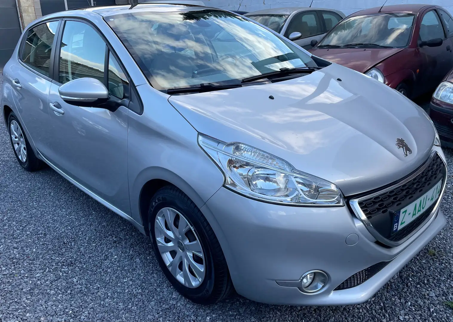 Peugeot 208 1.2i Allure Toit Pano  1er Proprio AIRCO Gris - 2