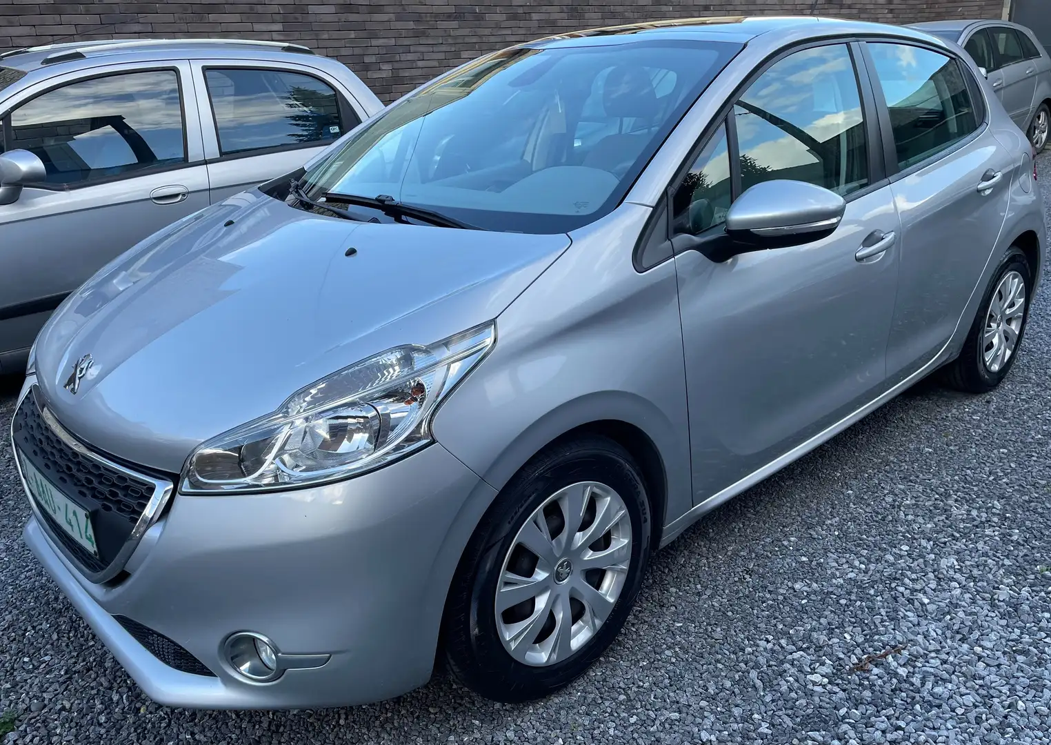 Peugeot 208 1.2i Allure Toit Pano  1er Proprio AIRCO Gris - 1