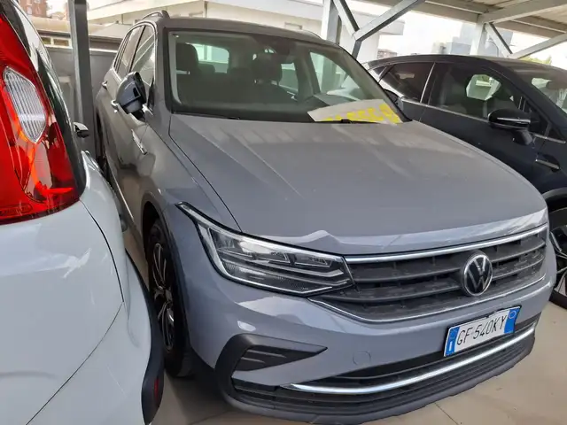 Volkswagen Tiguan view 6