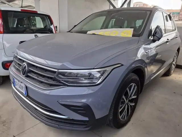 Volkswagen Tiguan view 5