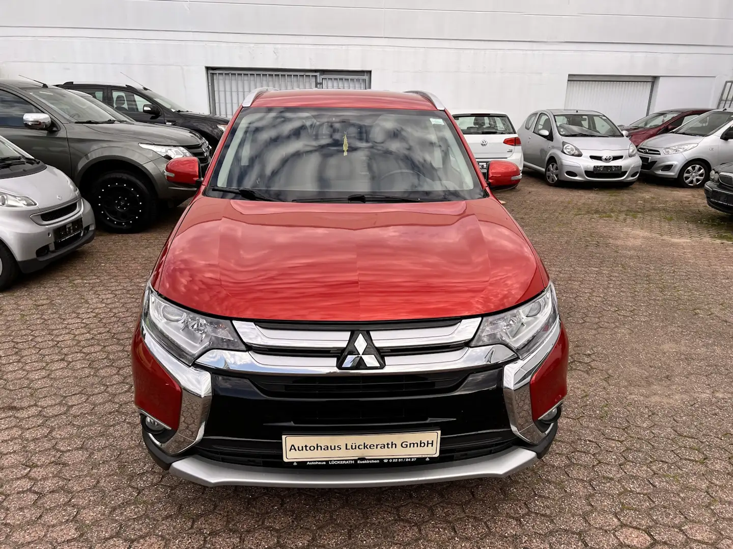 Mitsubishi Outlander Outlander 2.0 2WD CVT Edition 100 Rot - 2