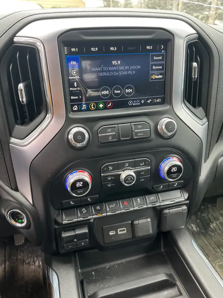 GMC Sierra 1500 снимка GMC Sierra 1500