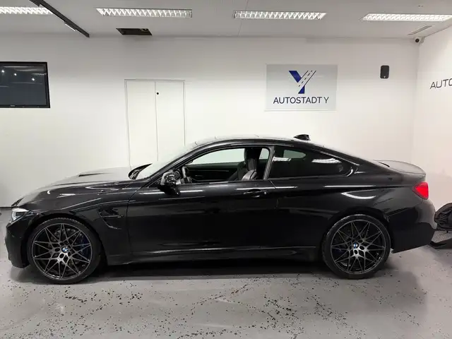 BMW M4 view 12