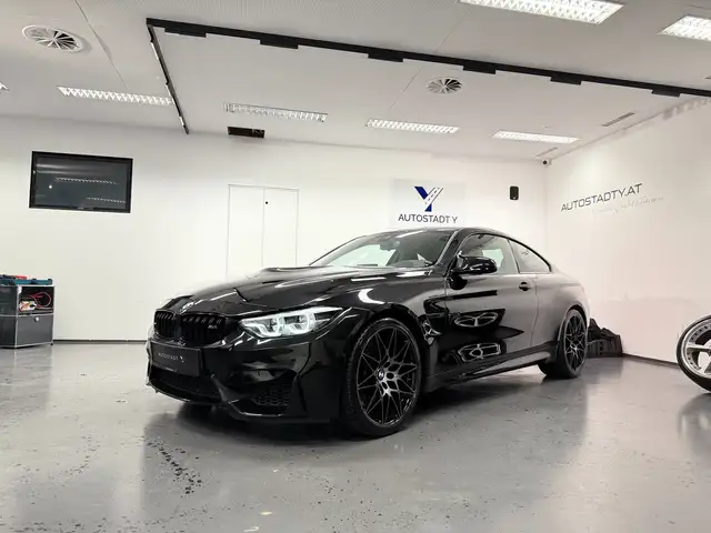 BMW M4 view 11