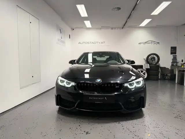 BMW M4 view 7