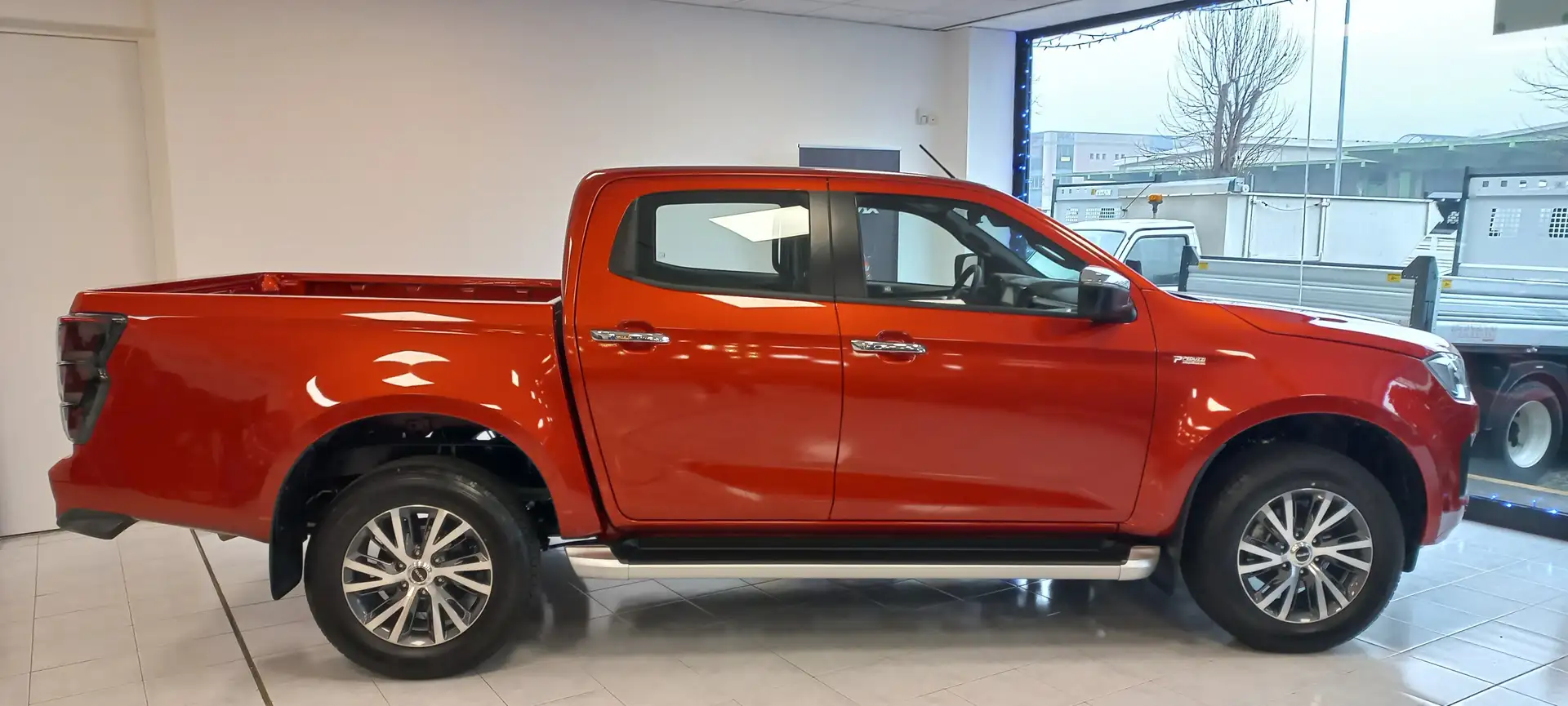 Isuzu D-Max 1.9 td crew N60F+ 4x4 auto Оранжевий - 2