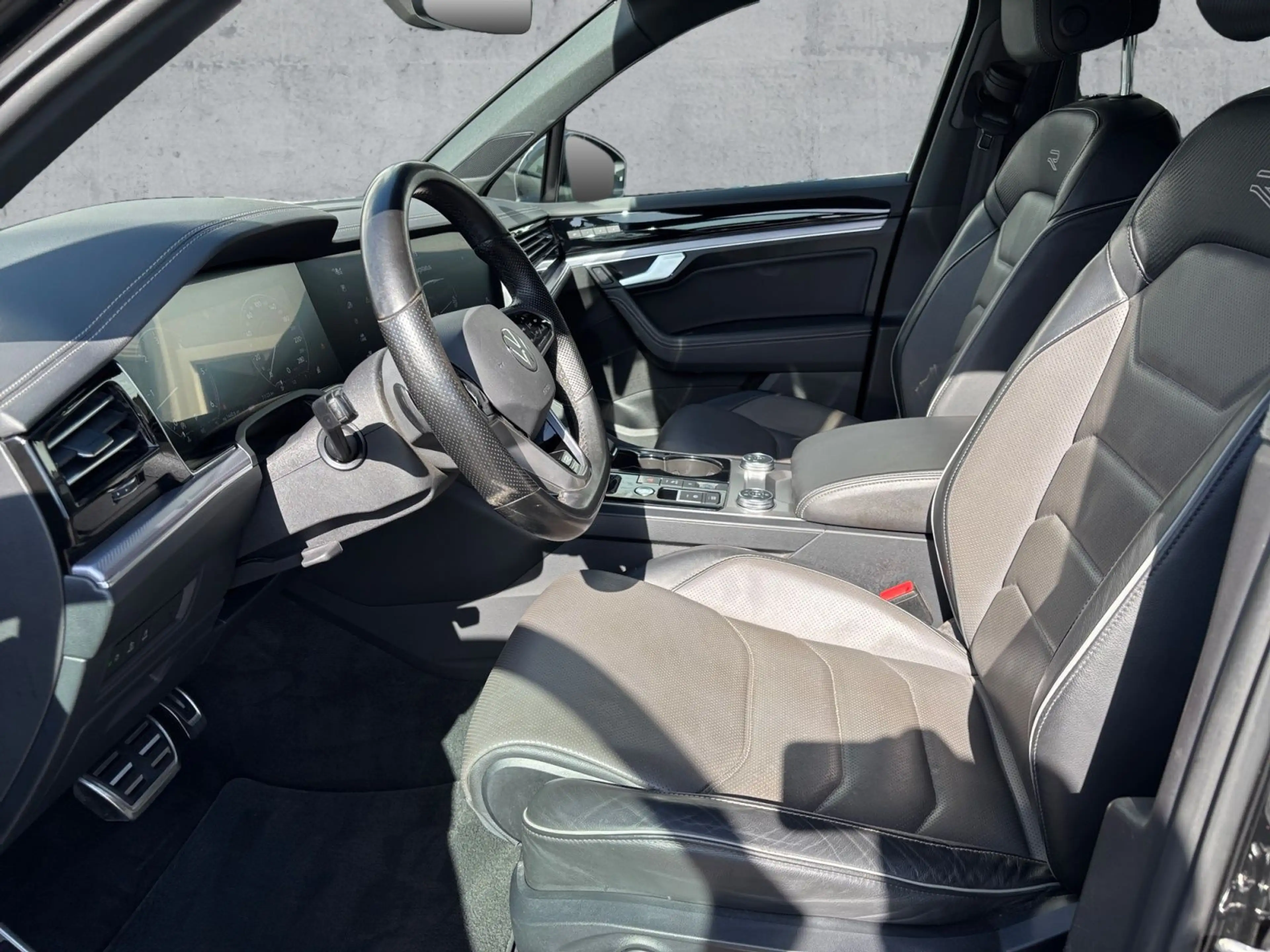 Volkswagen Touareg 3.0 TDI 4M R-LINE LED+NAV+RFK+AHK+STDHZG — photo 12