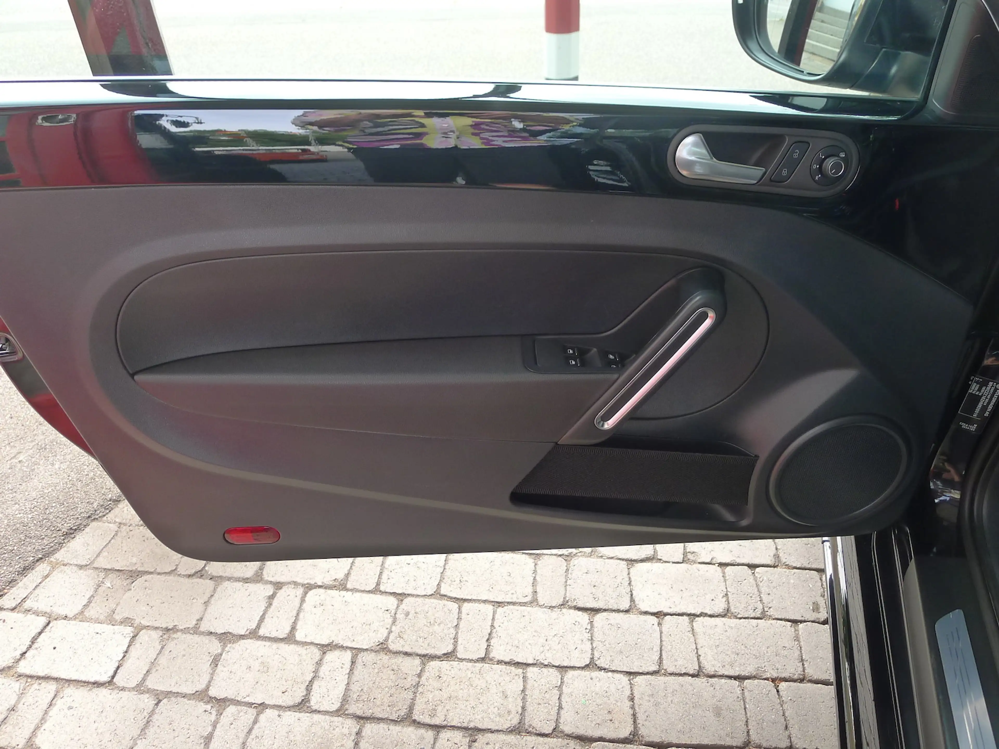 Volkswagen Beetle Cabrio DSG schwarz R-Line — photo 5