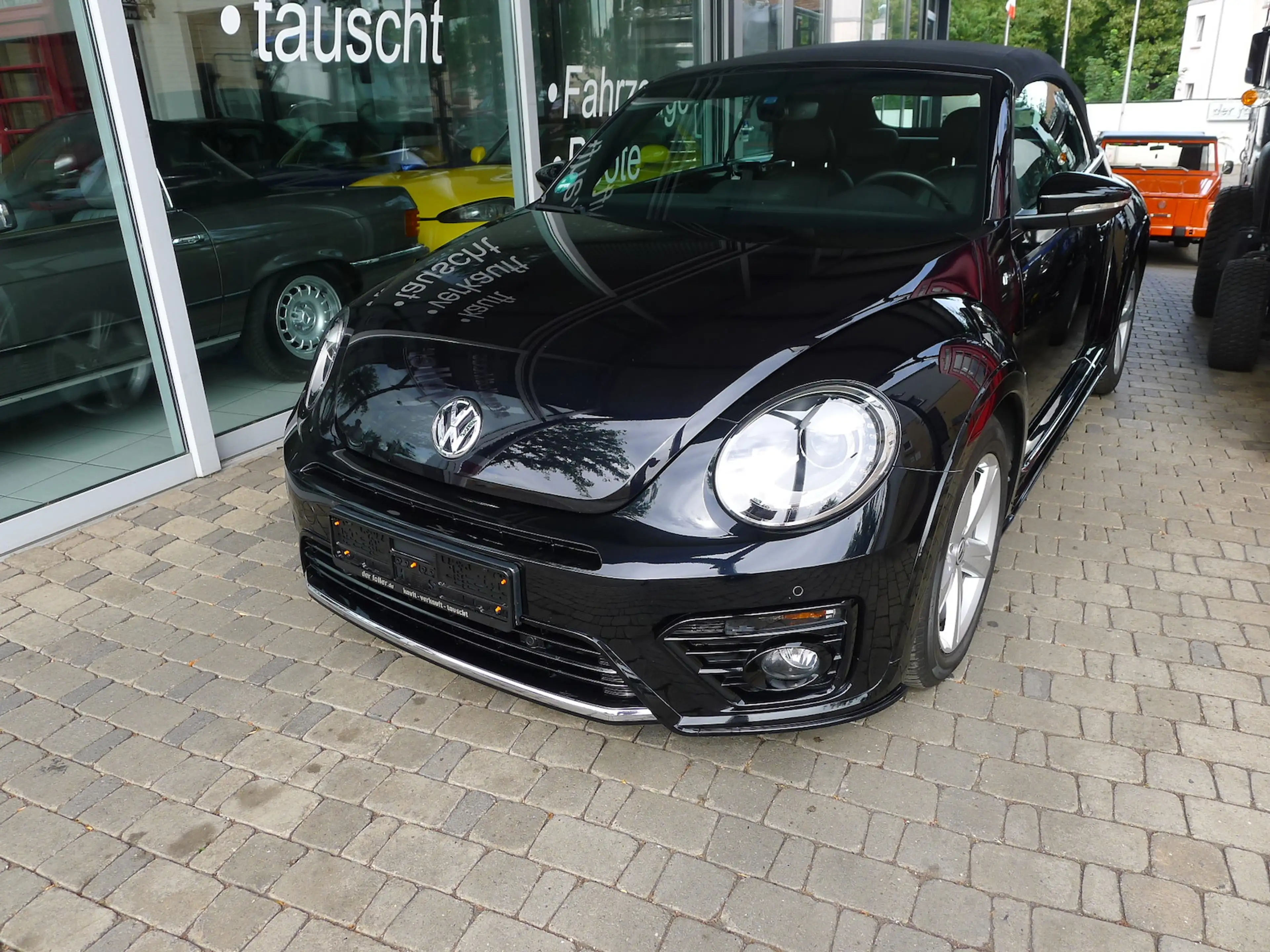 Volkswagen Beetle Cabrio DSG schwarz R-Line — photo 2