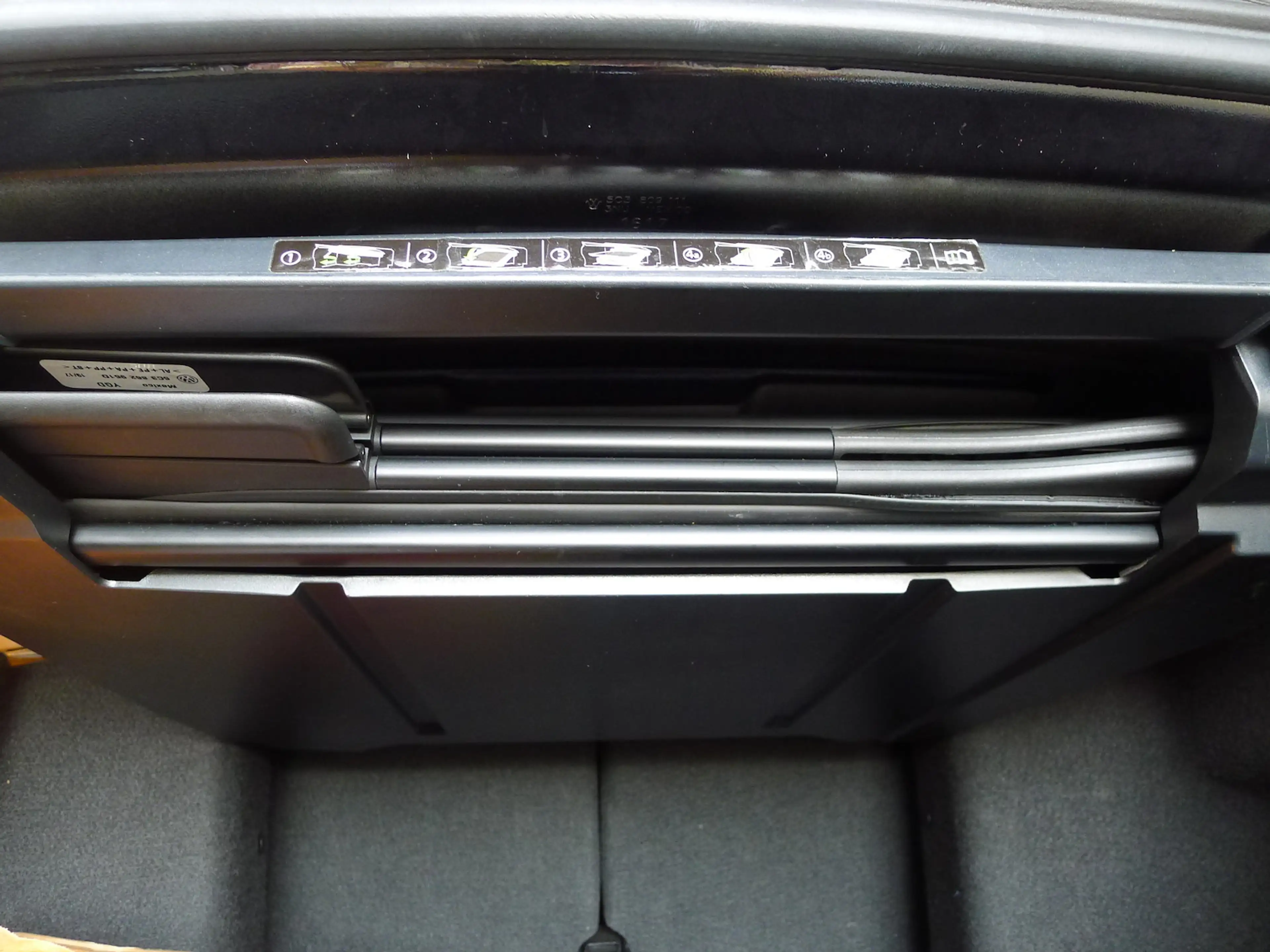 Volkswagen Beetle Cabrio DSG schwarz R-Line — photo 11