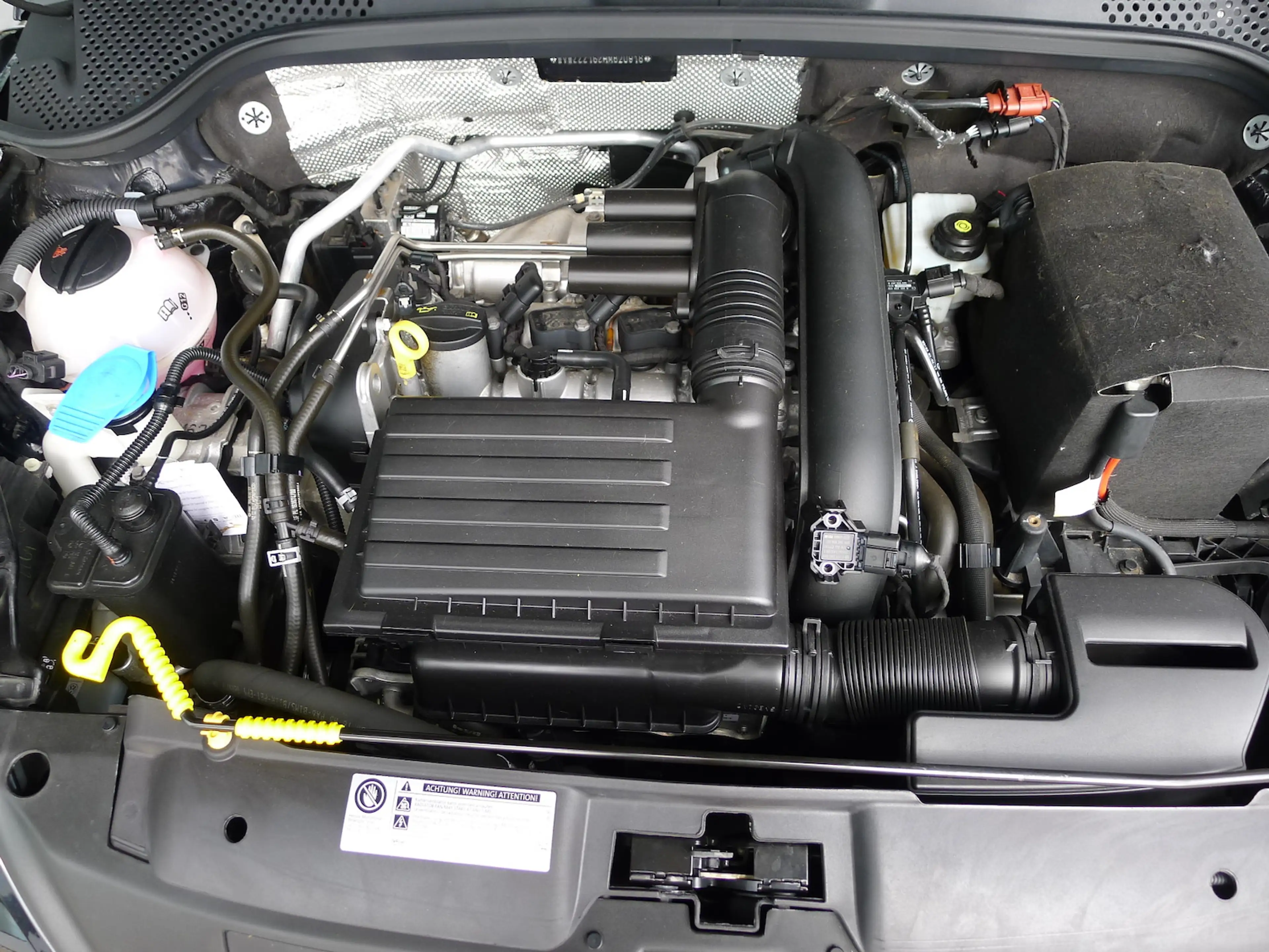 Volkswagen Beetle Cabrio DSG schwarz R-Line — photo 13