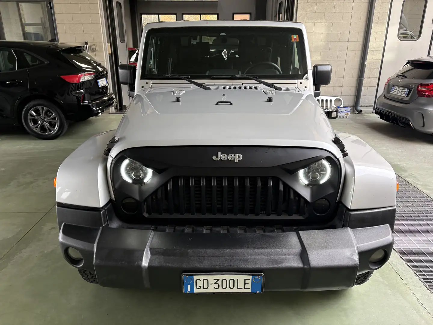 Jeep Wrangler 3p 2.8 crd Sahara auto dpf Argento - 2