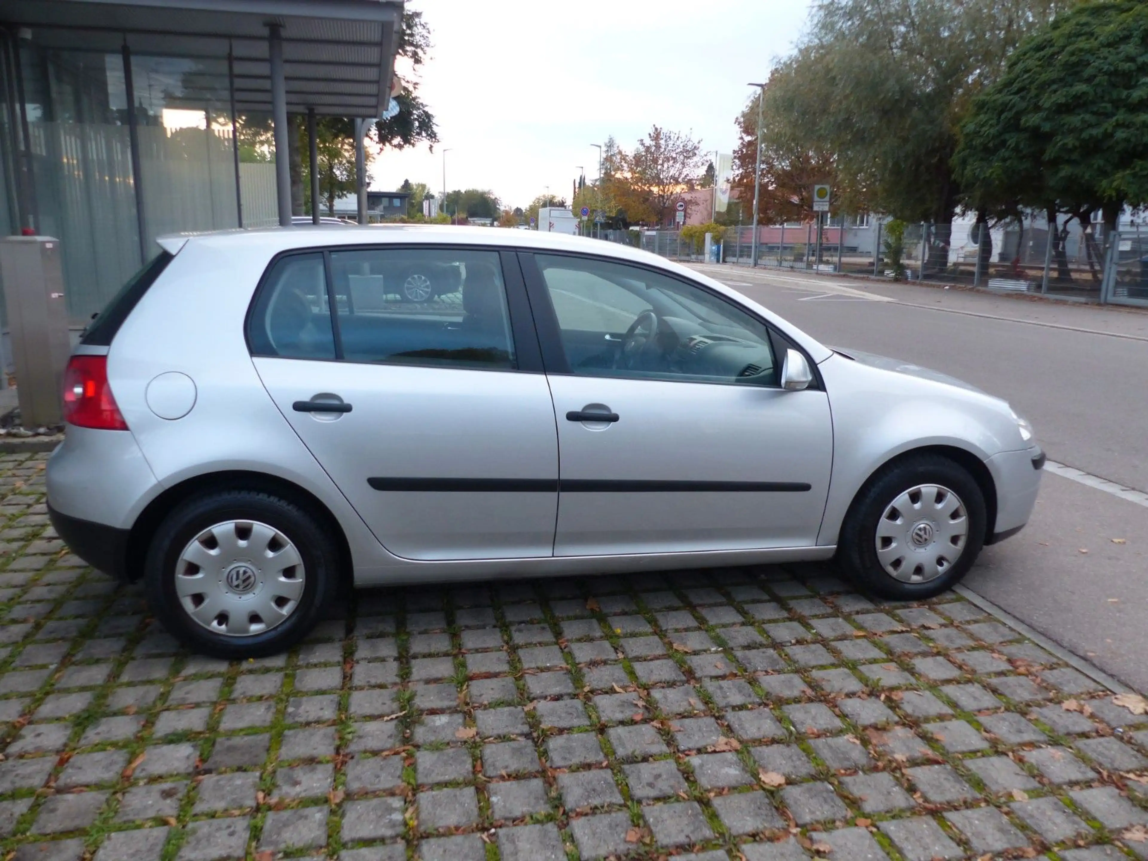 Volkswagen Golf *V*Lim*Trendline*1.Hand*TÜV NEU*Klima* — photo 7