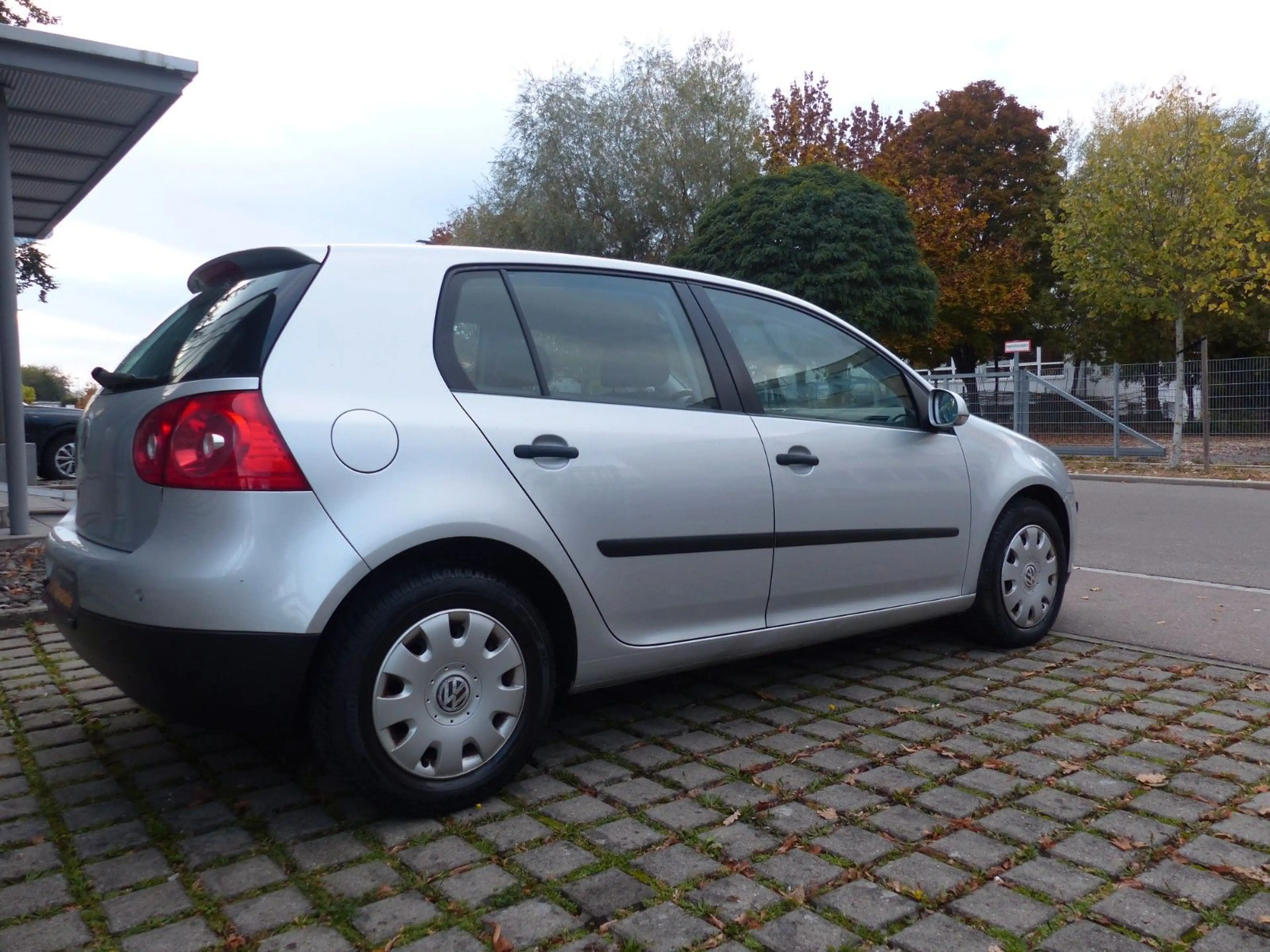 Volkswagen Golf *V*Lim*Trendline*1.Hand*TÜV NEU*Klima* — photo 6