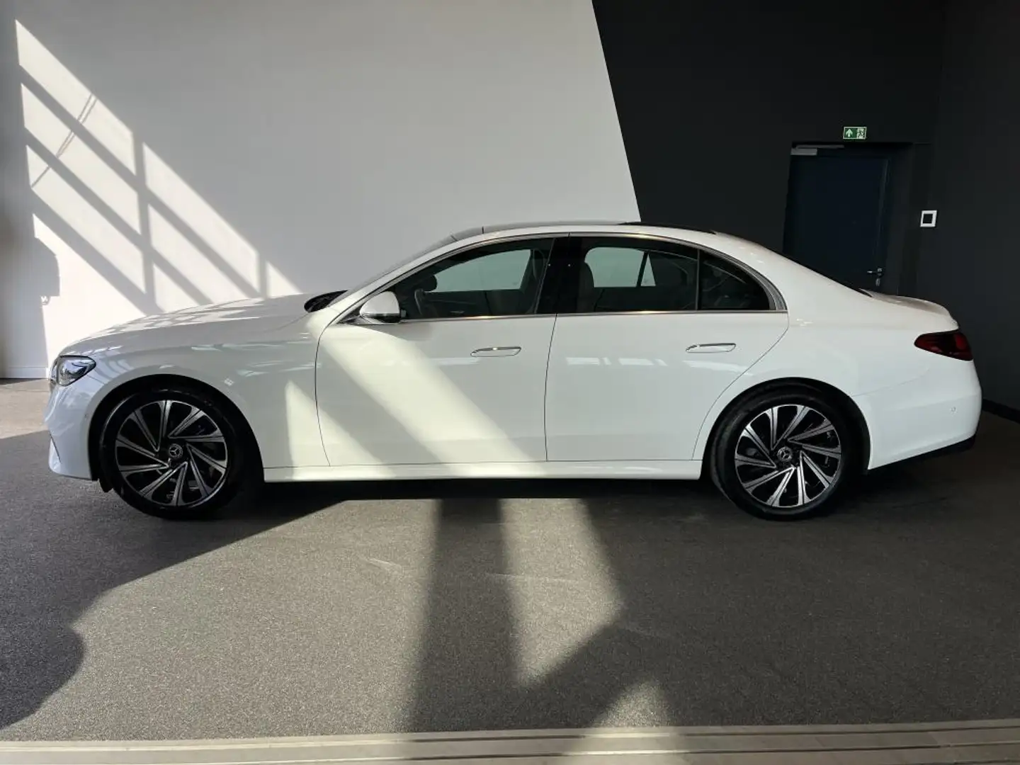 Mercedes-Benz E 220 d Avantgarde +Navi+Pano+Distronic+Kamera Weiß - 2