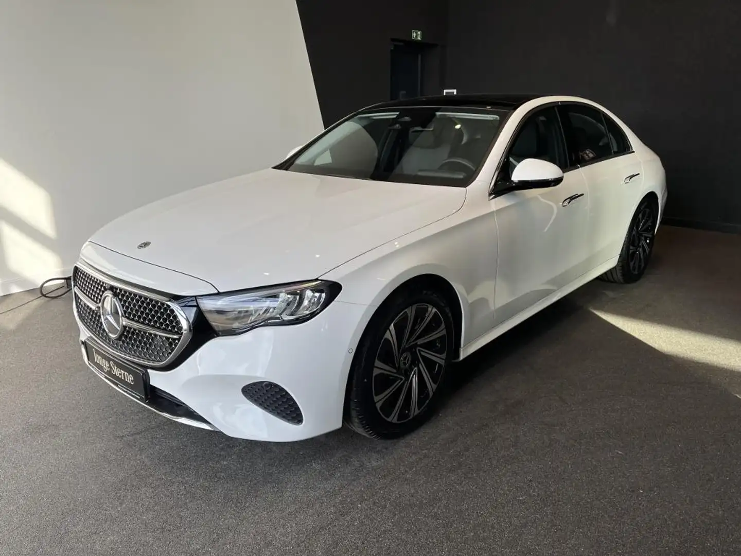 Mercedes-Benz E 220 d Avantgarde +Navi+Pano+Distronic+Kamera Weiß - 1
