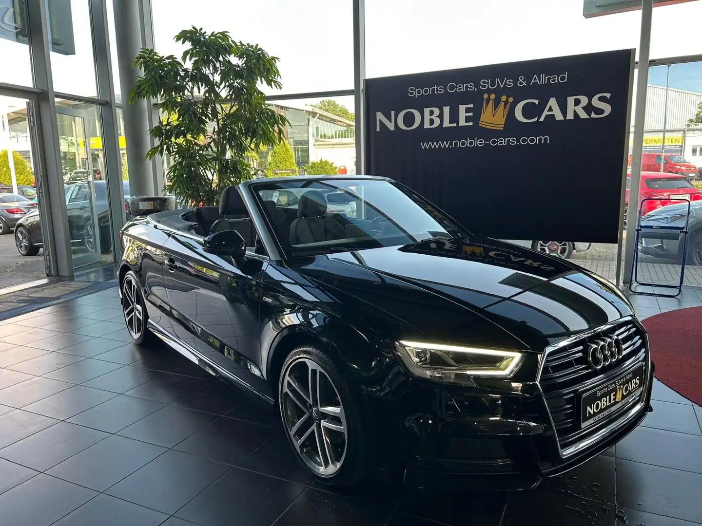 Audi A3 Cabriolet S-Line LED NAVI ALU Schwarz - 1