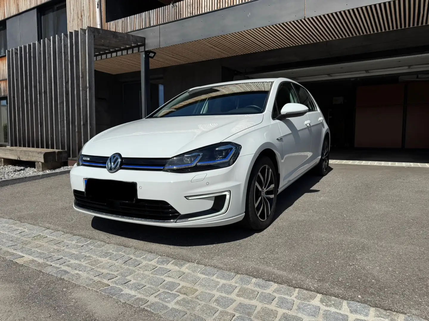Volkswagen e-Golf 35,8kWh (mit Batterie) - 2