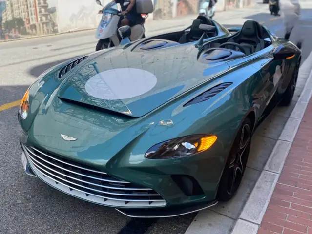 Aston Martin V 12 SPEEDSTER
