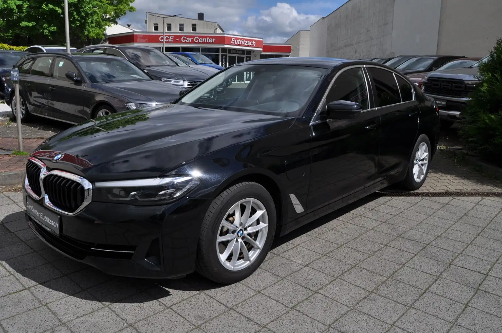 BMW 530 e xDrive Hybrid NAV+ Kamera HUD DAB SoftClose Schwarz - 1