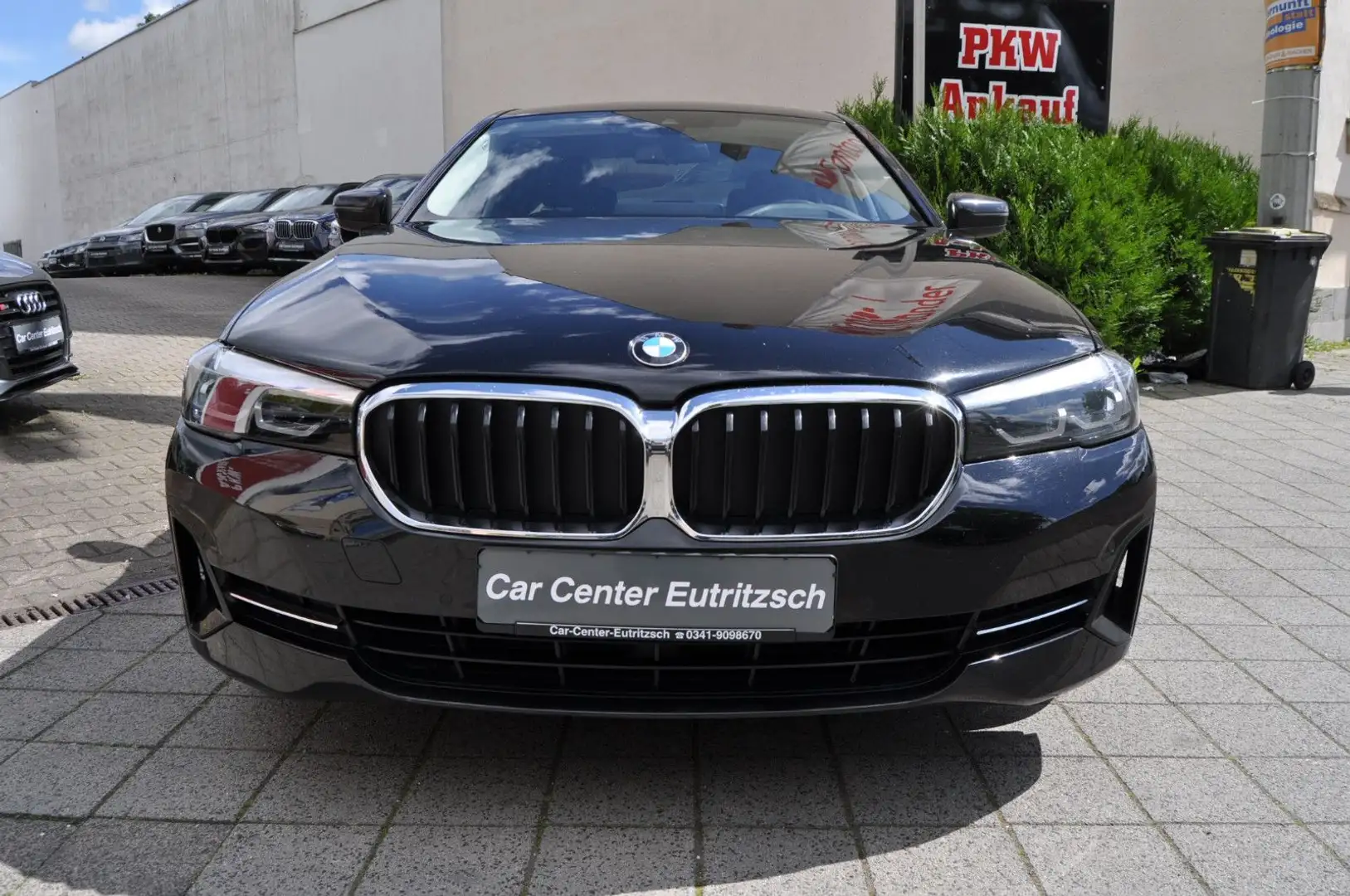 BMW 530 e xDrive Hybrid NAV+ Kamera HUD DAB SoftClose Schwarz - 2