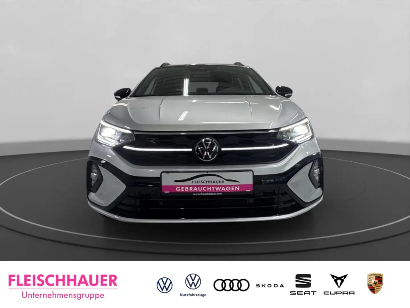 Volkswagen Taigo R-Line 1,0 l TSI MATRIX+ACC+RFK+NAVI+PDC V&H+CARPL Silber - 2
