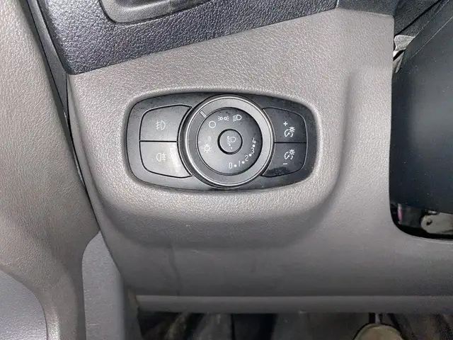Ford Transit Connect view 27