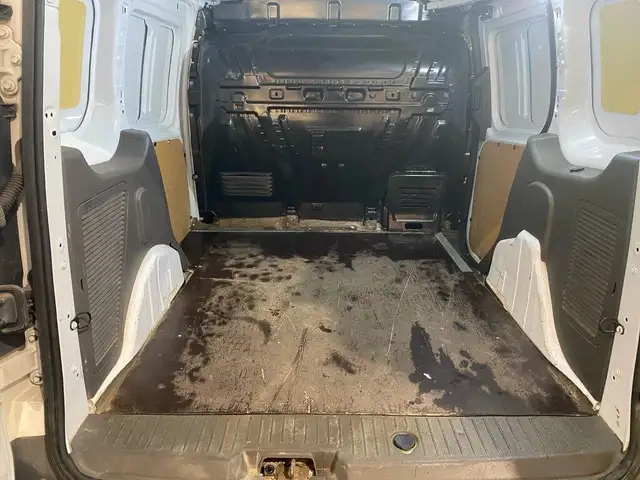 Ford Transit Connect view 9