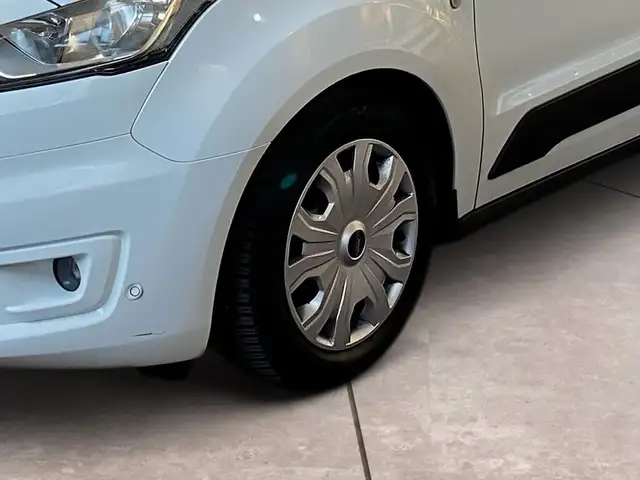 Ford Transit Connect view 29