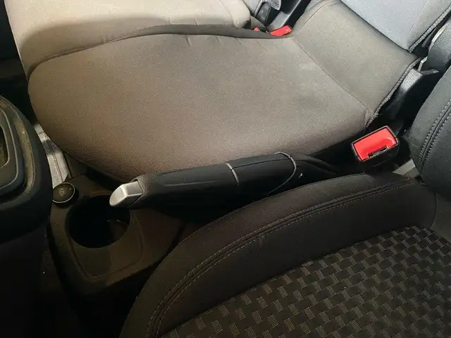 Ford Transit Connect view 22