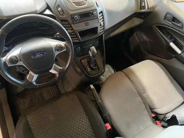 Ford Transit Connect view 21