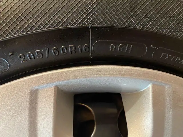 Ford Transit Connect view 24