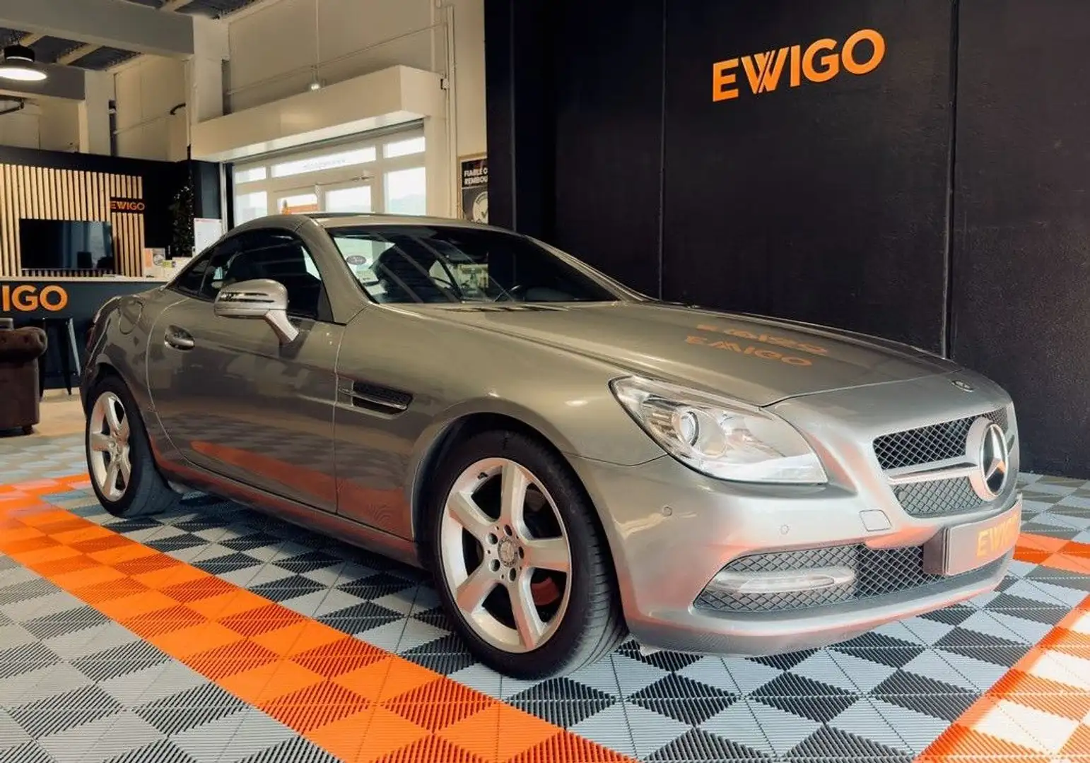 Mercedes-Benz SLK Classe 200 184CH BLUEFFENCY GRISE ROADSTER-CUIR-CLIM-SIEGES CHAUFFANTS-VENTILES-KM GARANTIE- VF TBe Grau - 1