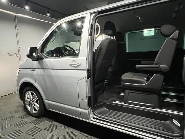 Volkswagen Multivan view 9