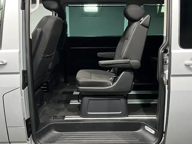Volkswagen Multivan view 11