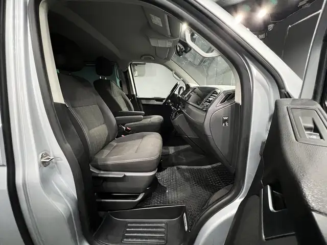 Volkswagen Multivan view 12