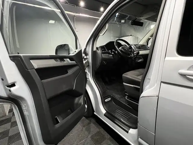 Volkswagen Multivan view 8