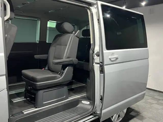 Volkswagen Multivan view 10
