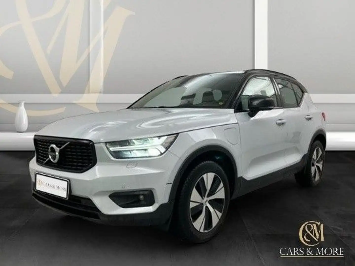 Volvo XC40 R Design Recharge T.Leder Pano.RFK AHK H&K Silber - 1