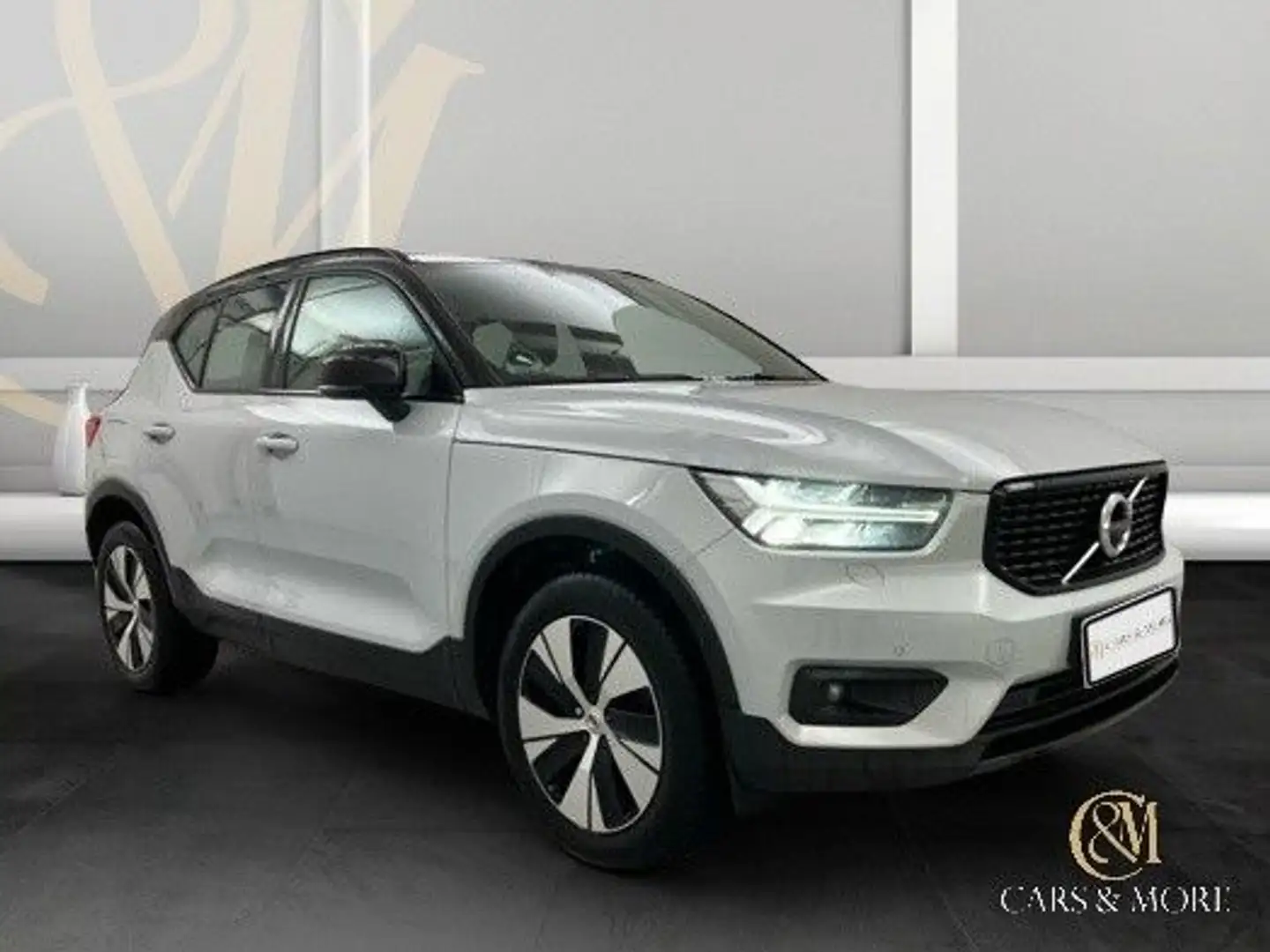 Volvo XC40 R Design Recharge T.Leder Pano.RFK AHK H&K Silber - 2