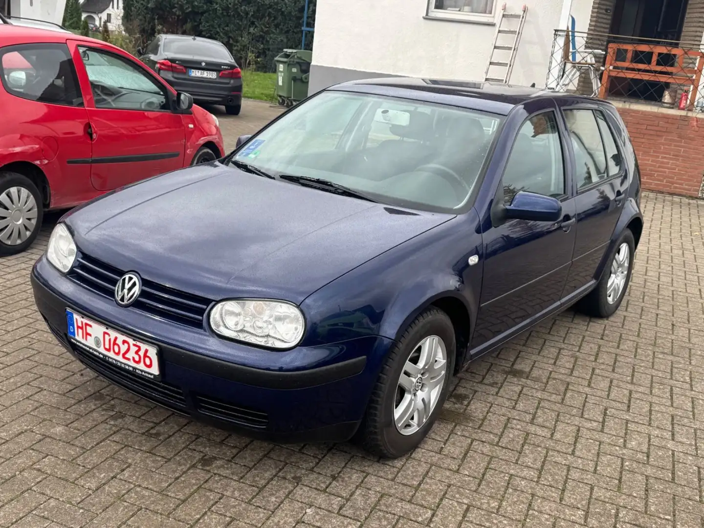 Volkswagen Golf 1.4 Trendline AHK. Tüv & Inspektion Neu Blau - 1