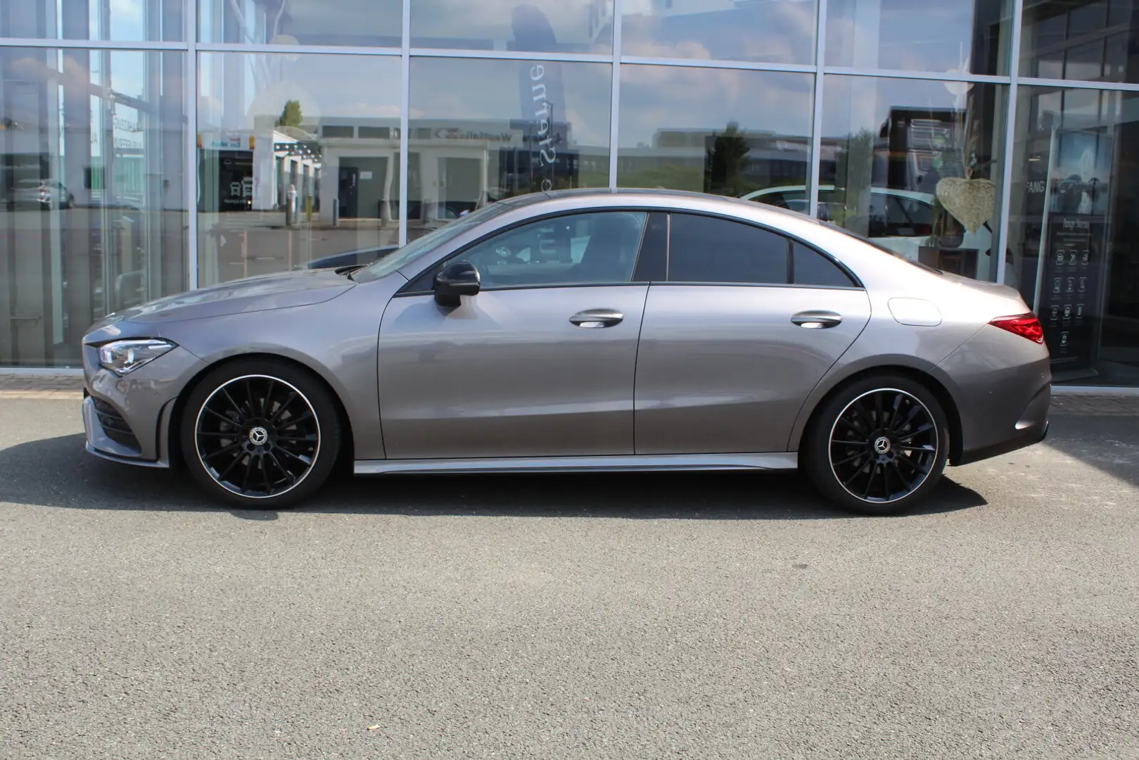 Mercedes-Benz CLA 200 CLA 200 Coupé AMG PANO+LED+KAMERA+NIGHT+NAVI+DAB Grau - 2