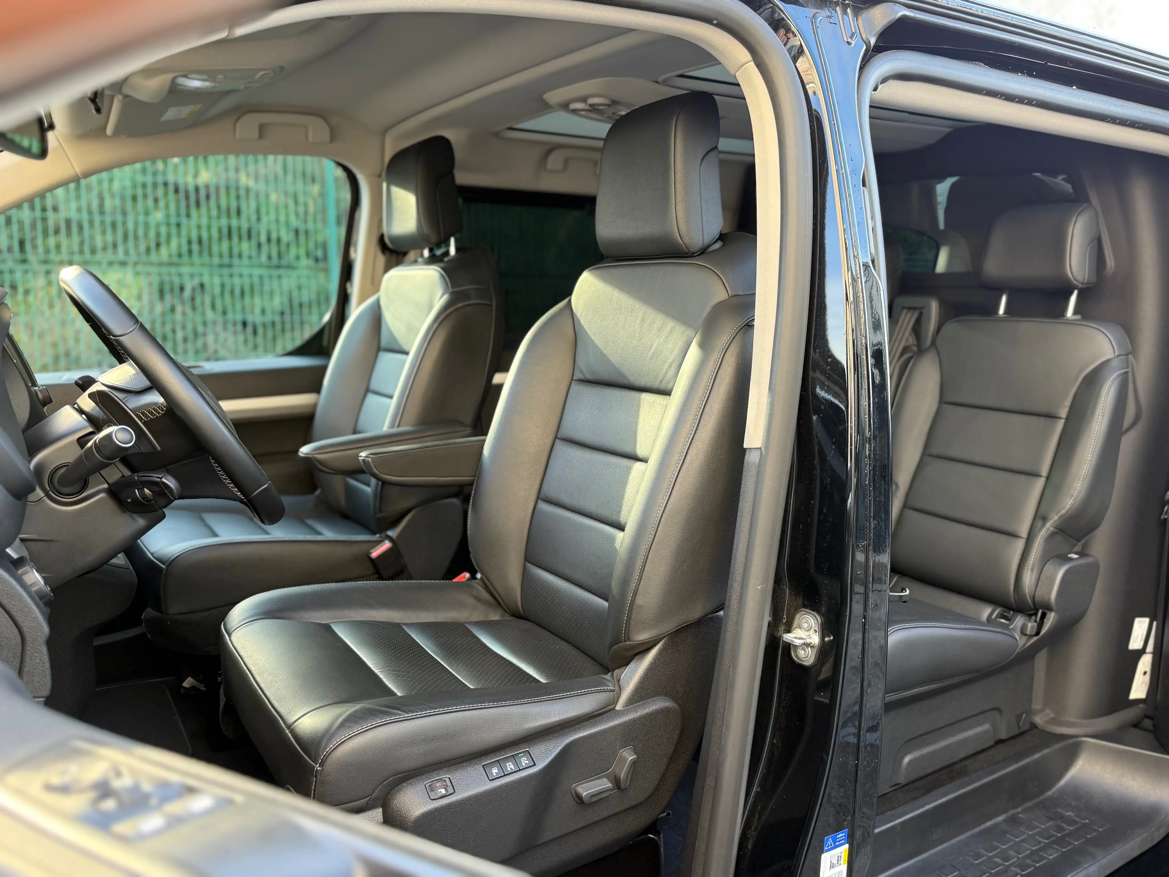 Peugeot Traveller 2.0HDi L3 TVAC DOUBLE CAB 5PL AUTO GPS CAMERA — photo 9