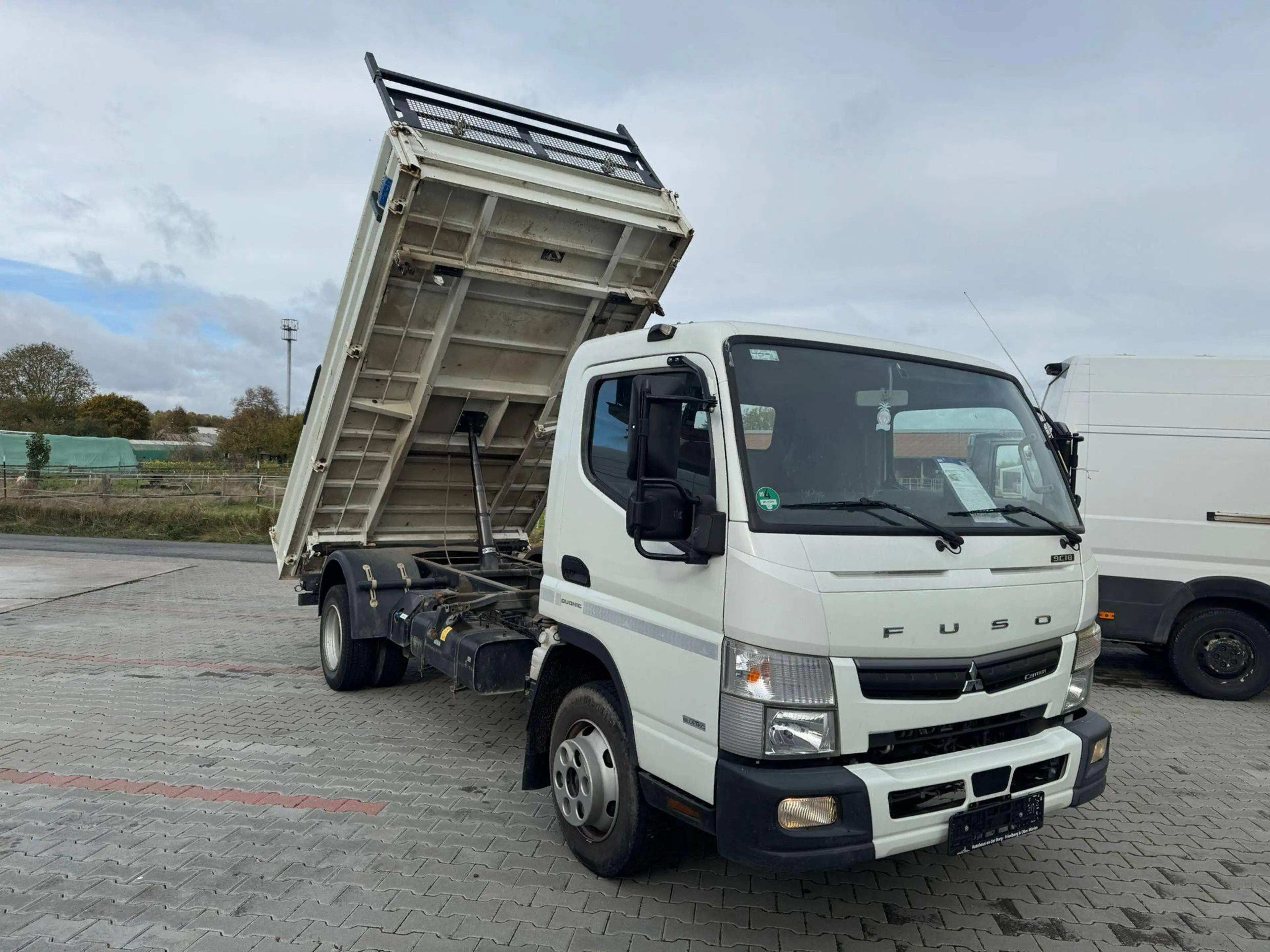 Mitsubishi Canter Fuso Canter 3 Seiten Kipper