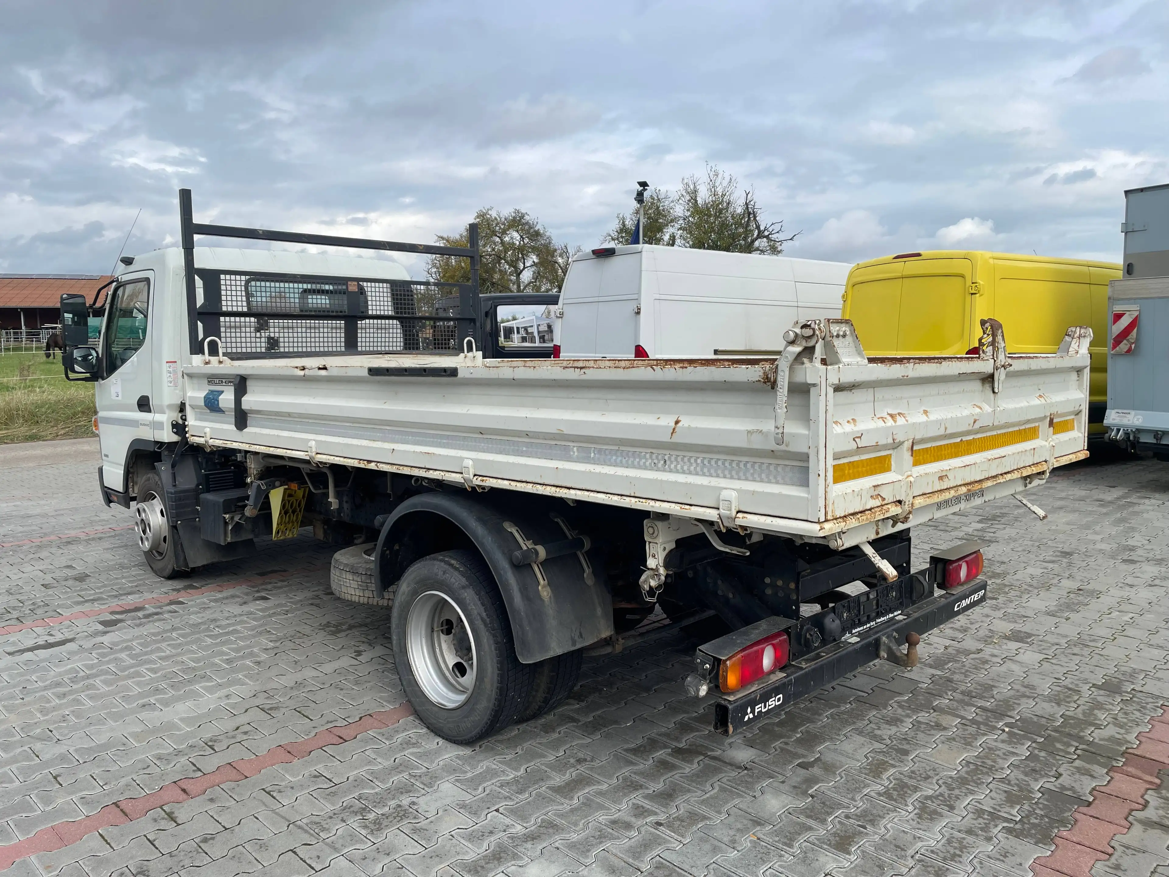 Mitsubishi Canter Fuso Canter 3 Seiten Kipper — photo 12
