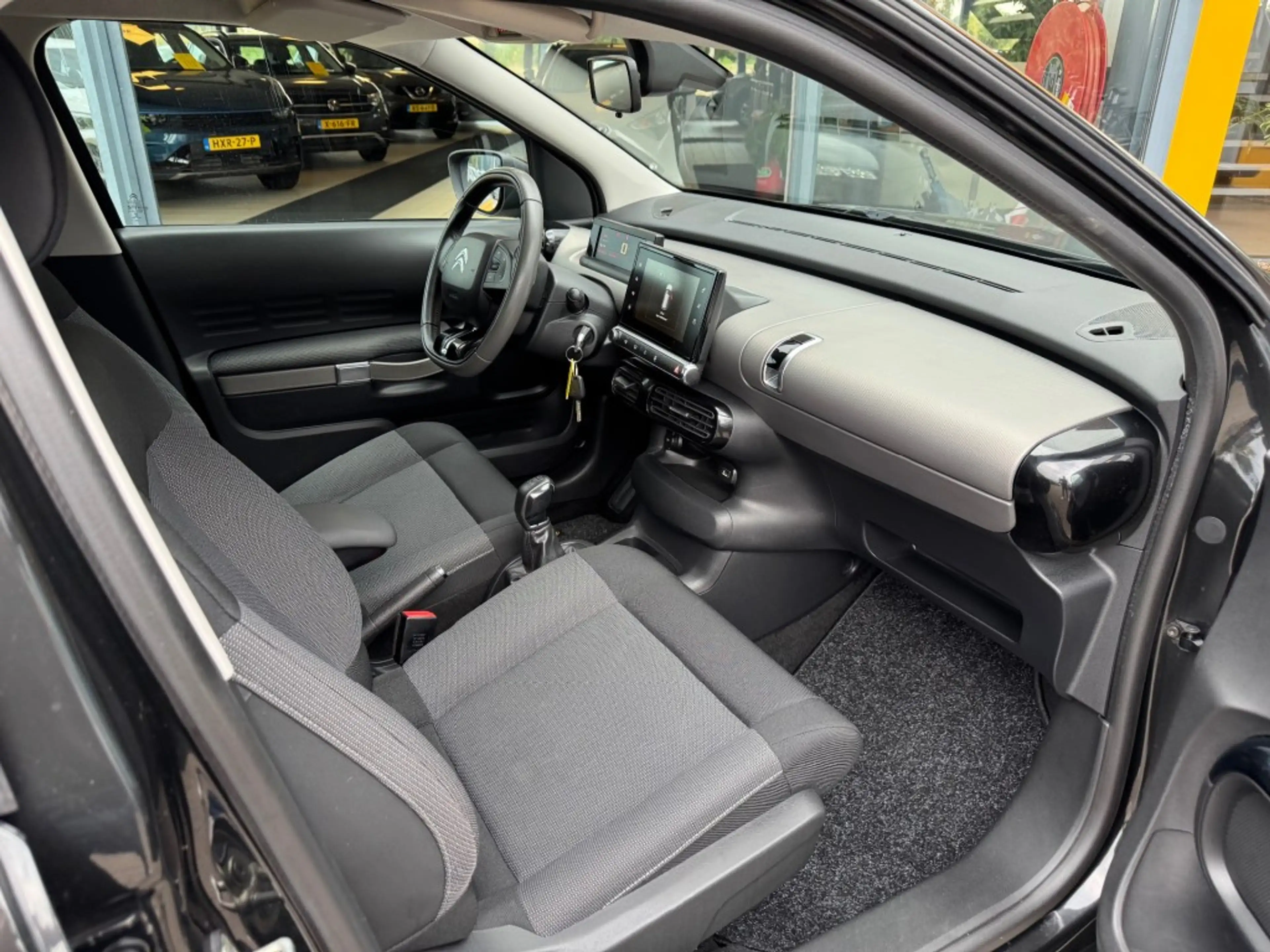 Citroen C4 Cactus 1.2 PureTech Shine - camera - navi — photo 18