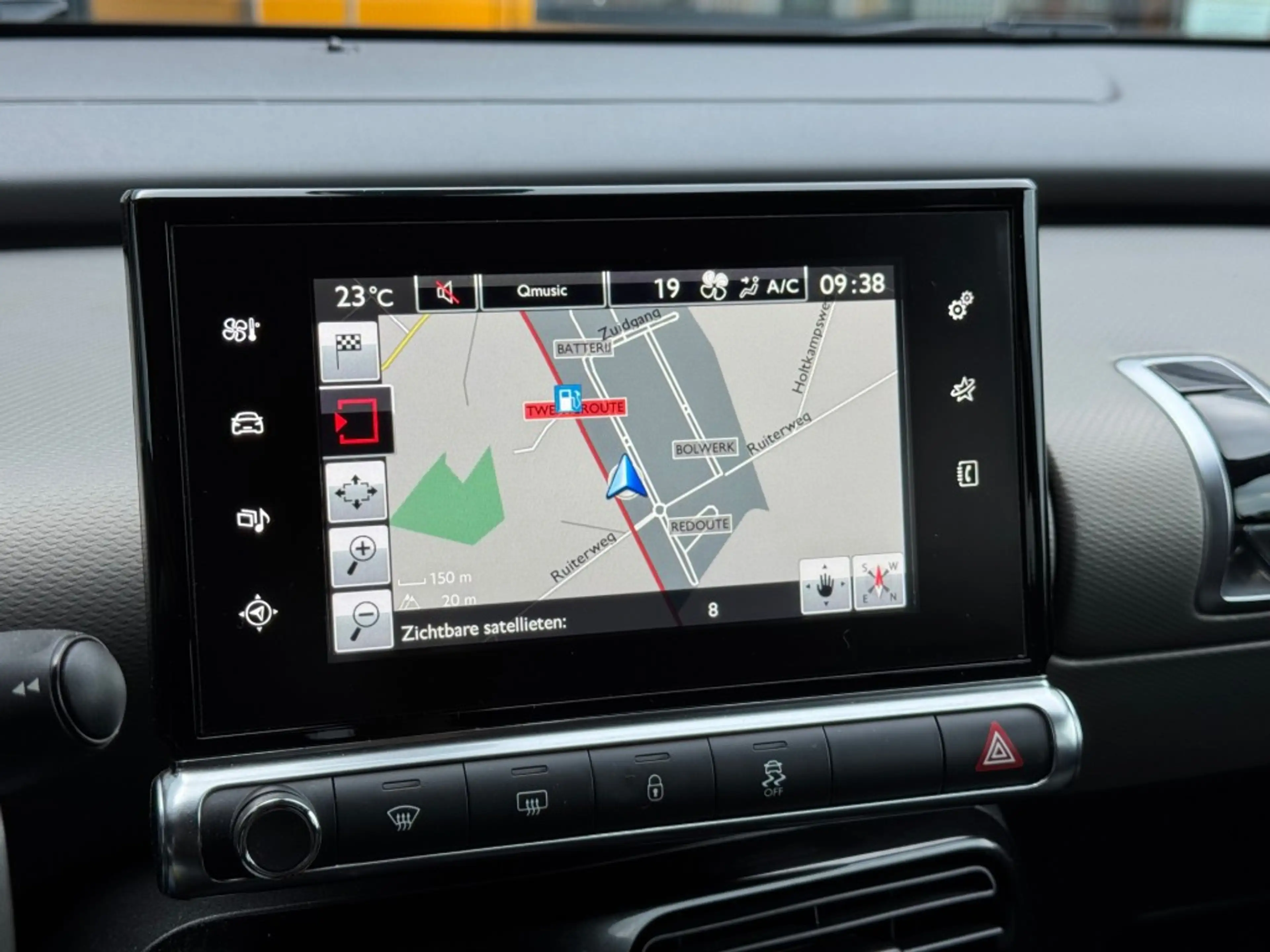 Citroen C4 Cactus 1.2 PureTech Shine - camera - navi — photo 11