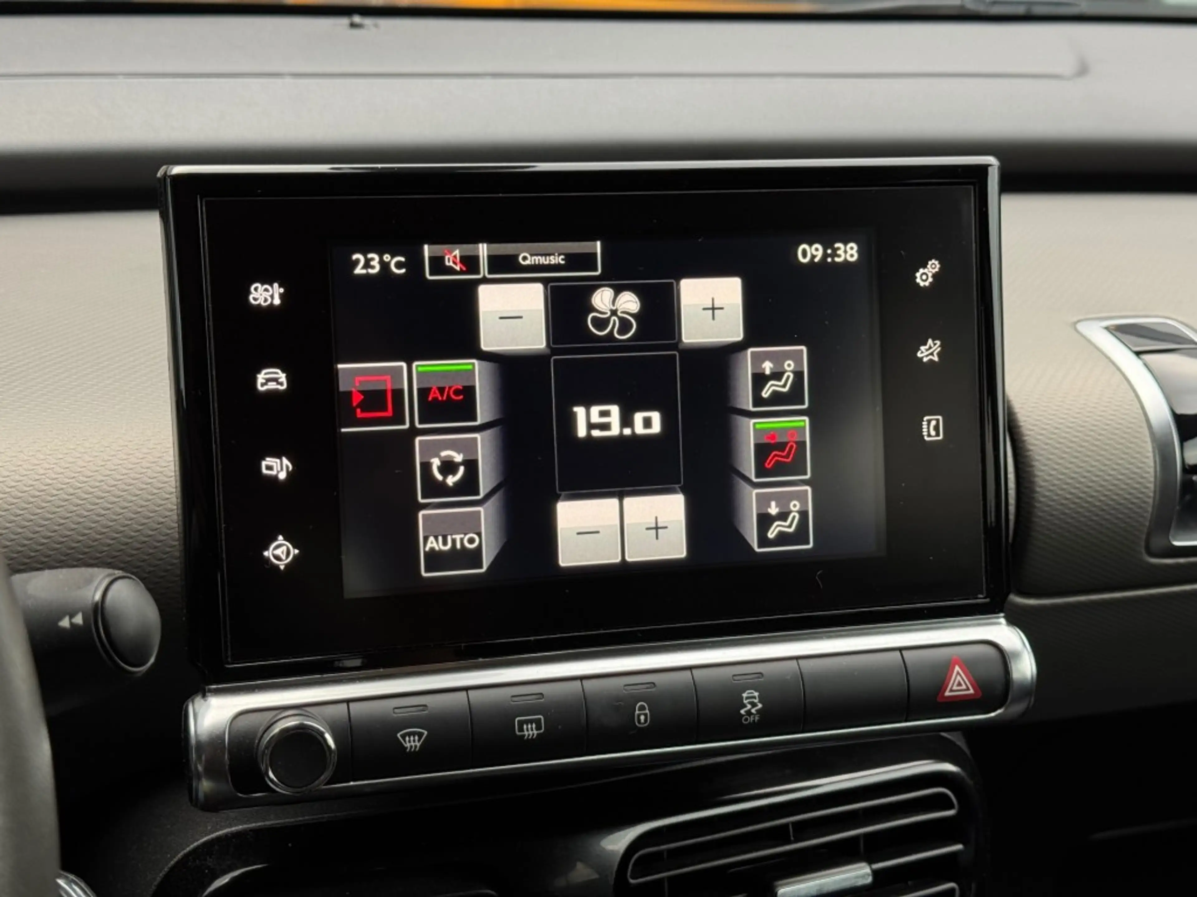 Citroen C4 Cactus 1.2 PureTech Shine - camera - navi — photo 9