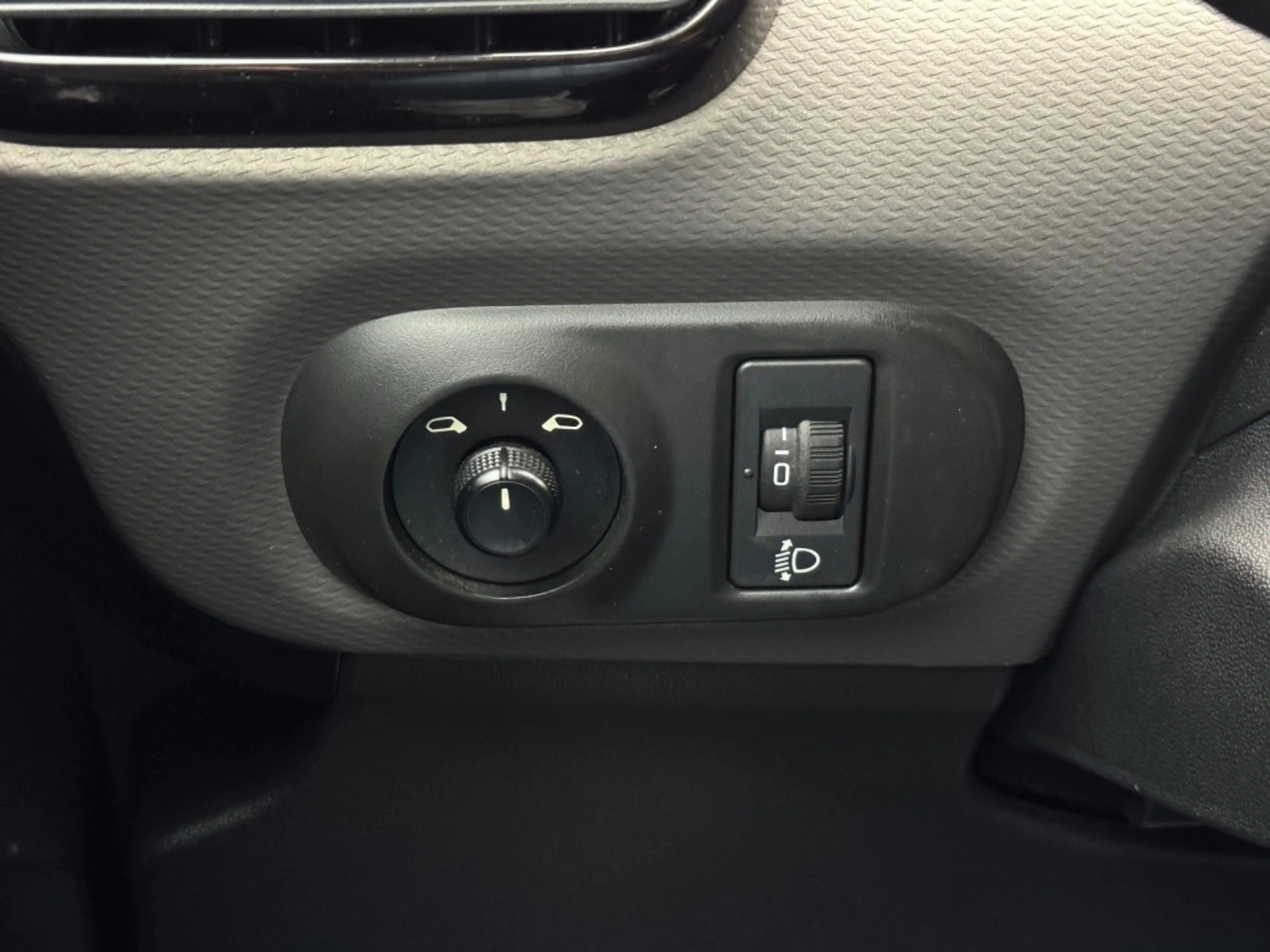 Citroen C4 Cactus 1.2 PureTech Shine - camera - navi — photo 8